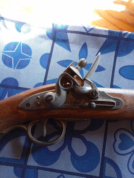 Réplica de arma antiga para fins decorativos.