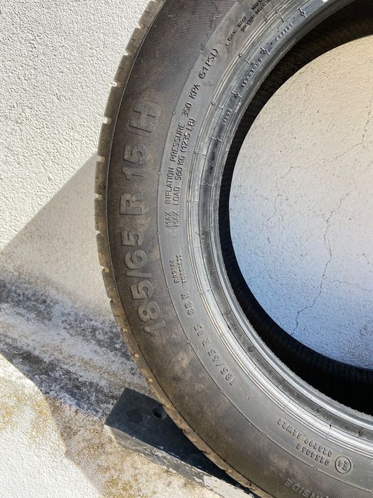 Par de Pneus Continental 185/65 R15 - seminovos