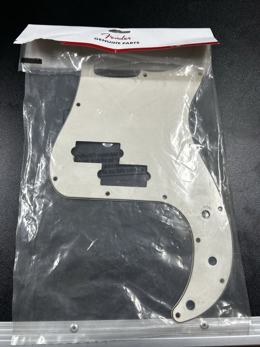 Pickguard para Fender Precison Bass