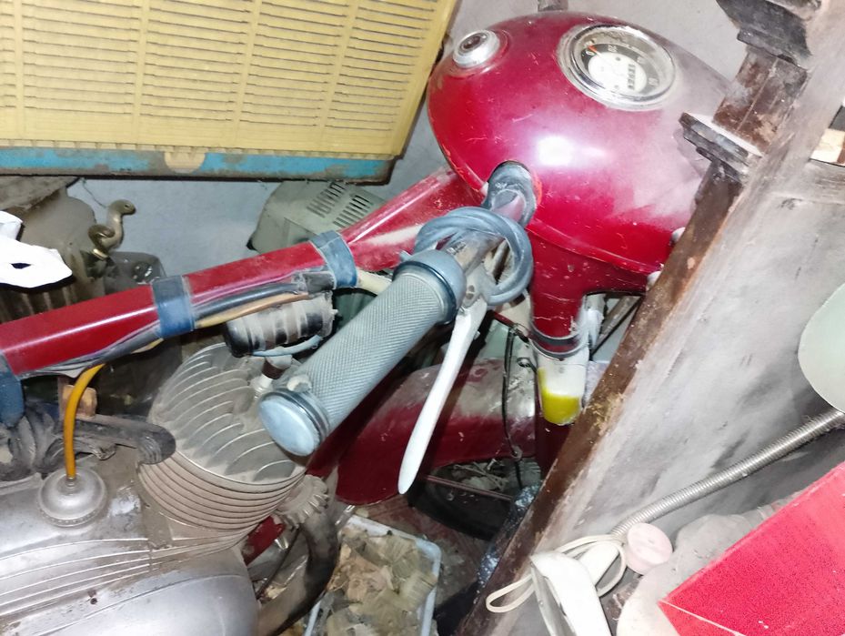 Мотоцикл Ява 175 на ходу с документами