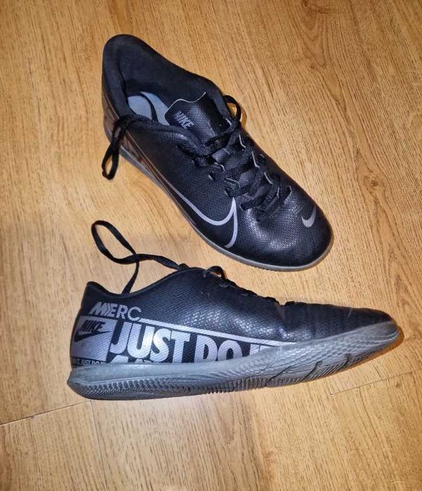 Wygodne czarne  adidasy Nike