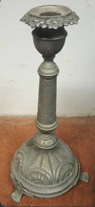 Castiçal em latão ornamentado