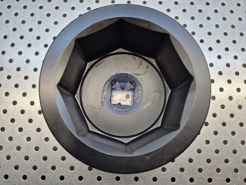 Nasadka do piasty 8-kątna 100mm do ciężarówek piasty koła SCANIA MAN