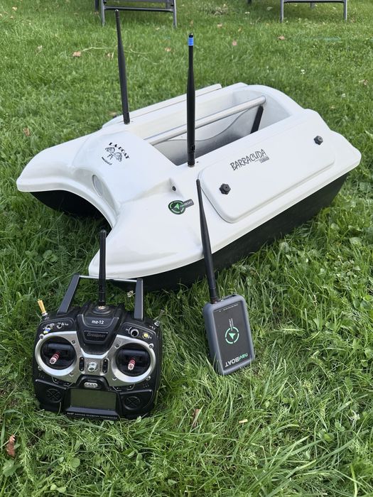 Łódka zanętowa Baracuda+deeper+NaviBoat