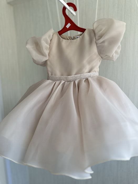 Неймовірна святкова сукня на випускний