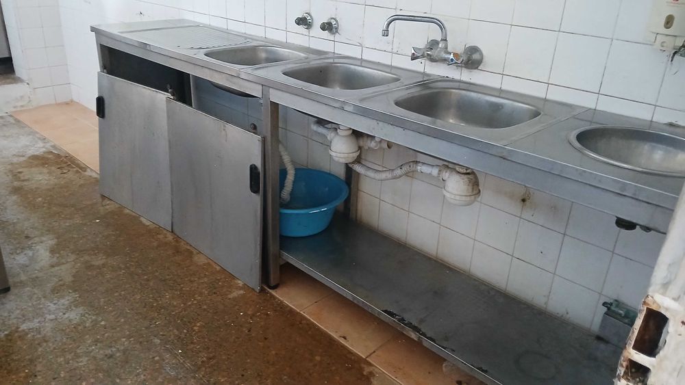 Lava Louça em inox com Pedal