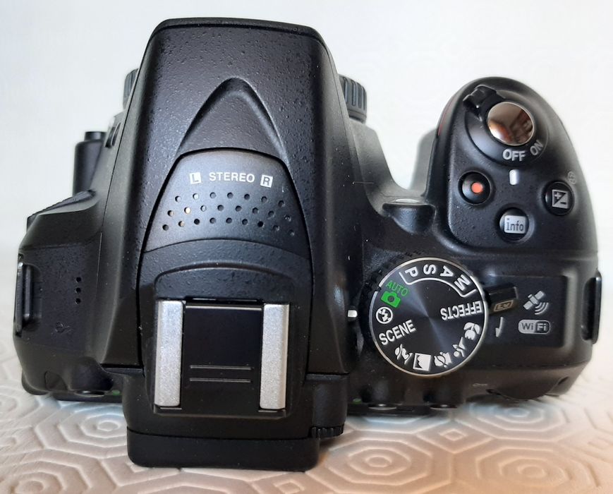 Nikon D5300 com lente 18-55mm VR - NOVA
