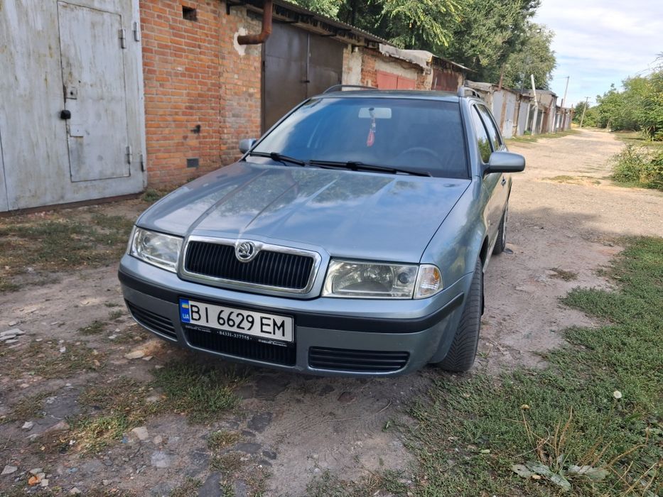 Продам гарну Шкоду Тур(без вкладень)