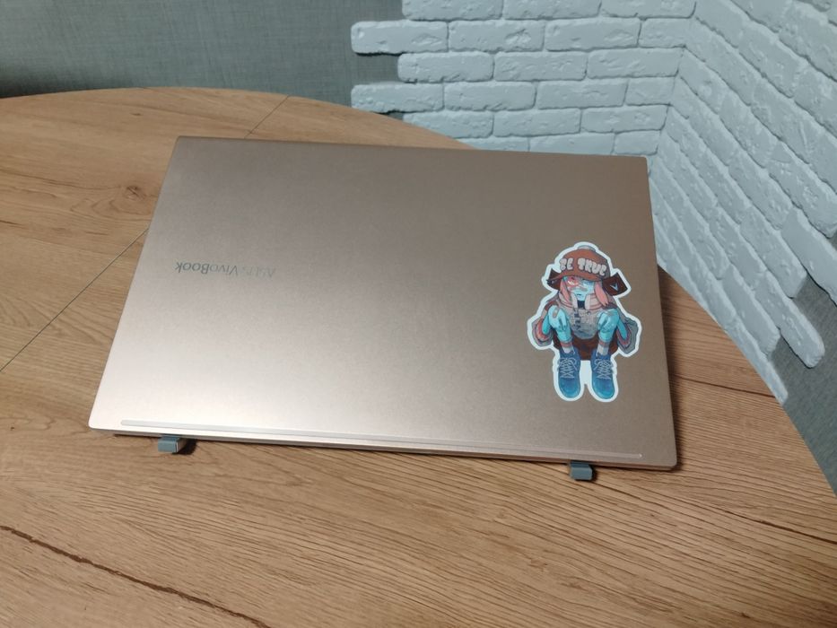 ASUS VivoBook 15 OLED