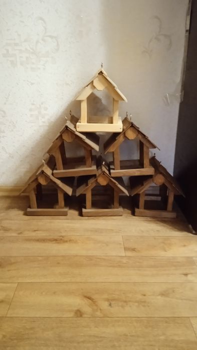 Кормушки двухъярусные для разных  птиц