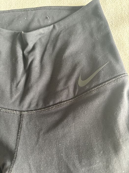 Czarne leginsy 3/4 sportowe nike