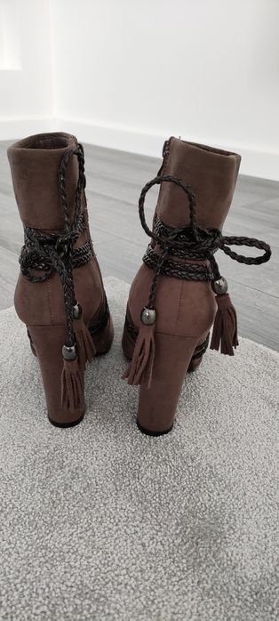 Botas botins de senhora, em camurça da Seaside, tamanho 38