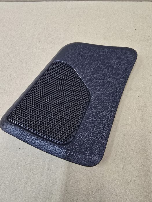 zaślepka tylnego głośnika volvo v70II 2001 - 07 ciemny grafit RH