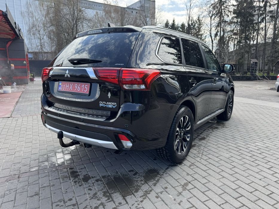 Mitsubishi Outlander PHEV 2016
