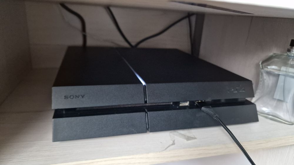 Konsola PS4 z grami