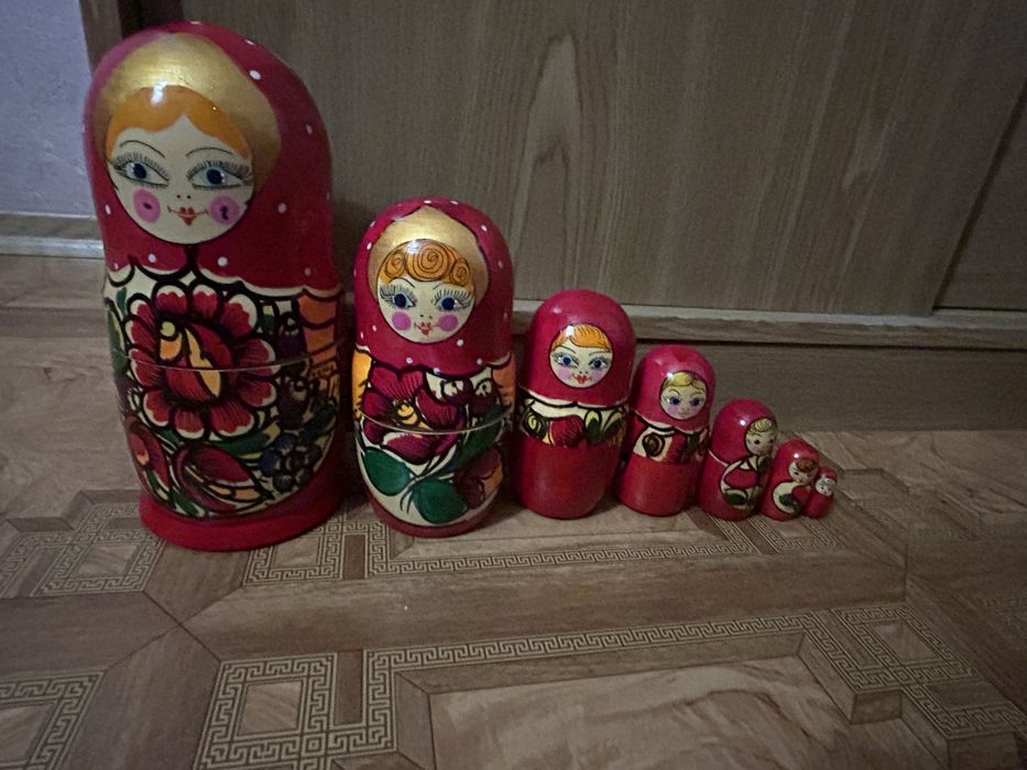 деревʼяна матрьошка