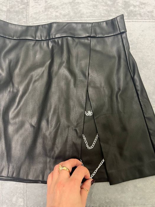 Юбка шкірозамінник.