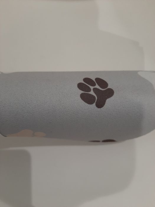 Tapete antiderrapante para animais cinza