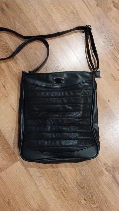 Torebka czarna  listonoszka