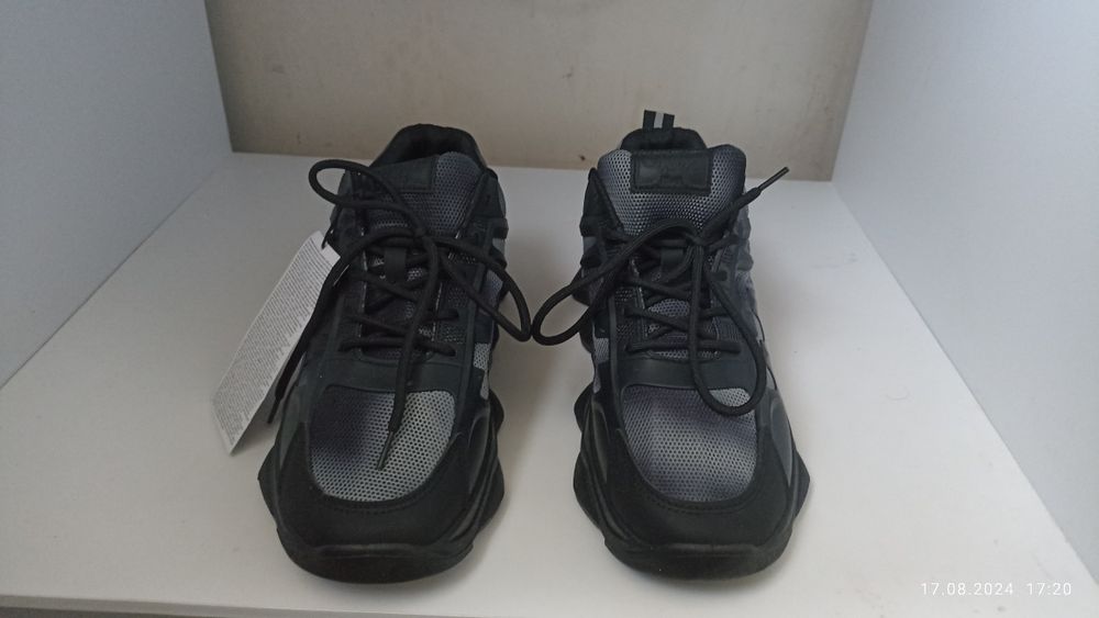 Кроссовки черные