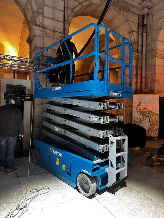 Aluguer Plataforma Tesoura 12 Metros