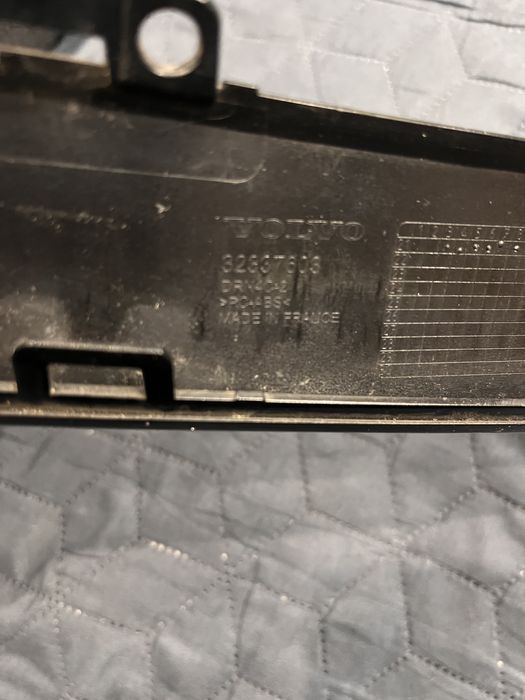 Гриль Спойлер Ущільнювач Volvo XC40 C40  Recharge