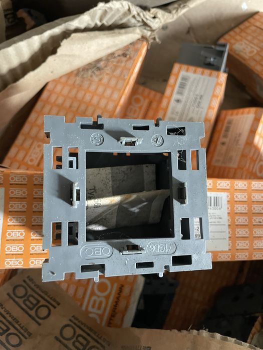 Caixa aparelhagem OBO Modul 45 71GD8-2 nova