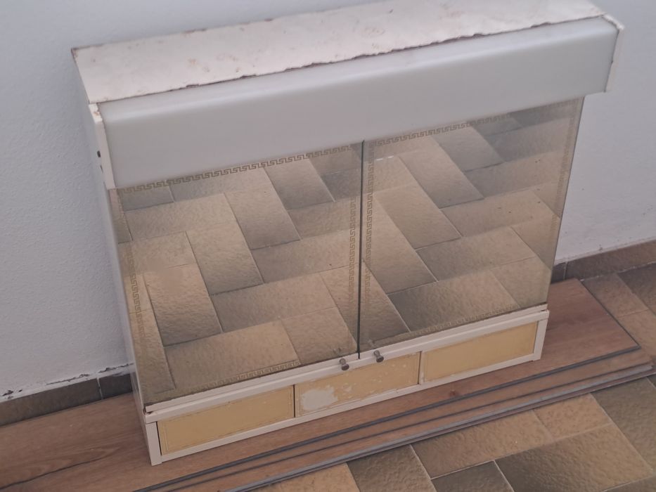 Armário de casa de banho