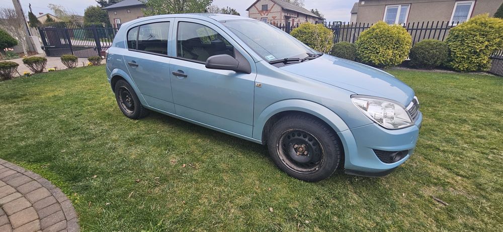 Opel astra H ( III)1.4 benzyna