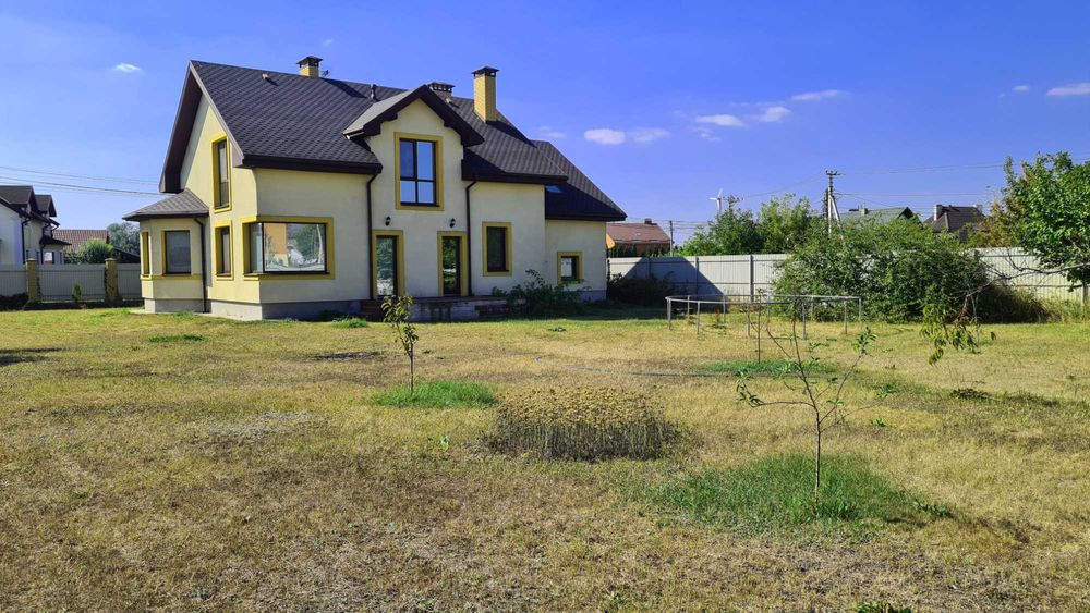 Будинок в с. Погреби  з газом і генератором з сучасним ремонтом