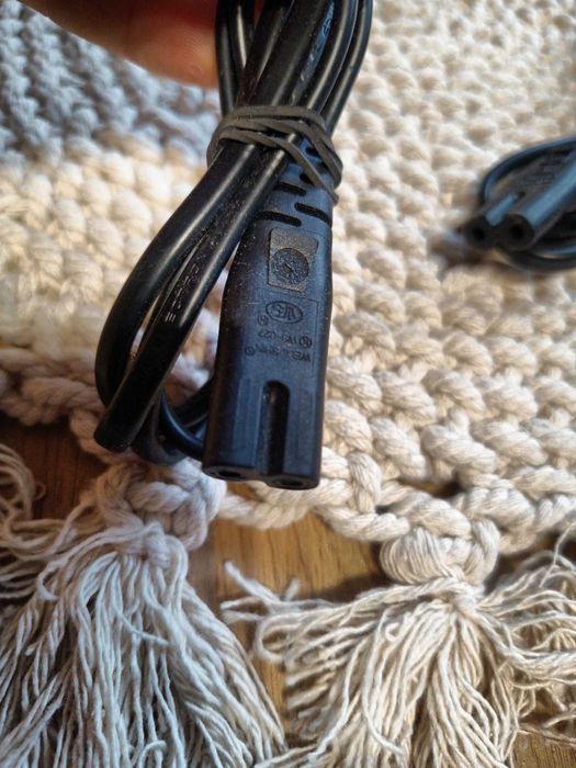 Kabel zasilający „ósemka” 1 m – do PlayStation, Xbox, TV, radia