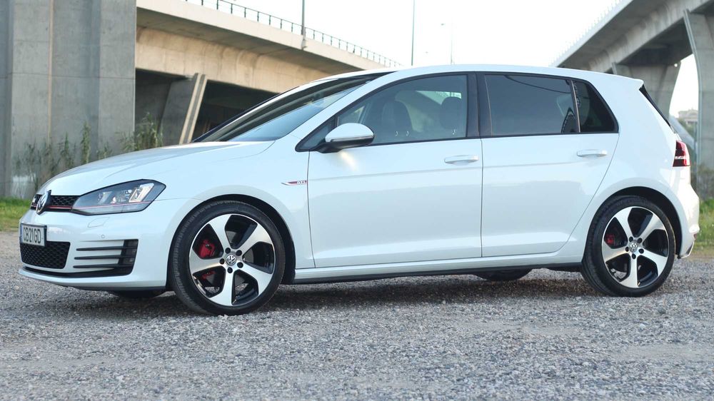 VW Golf VII GTI *DSG*Panoramico*Pele*Bola de reboque*