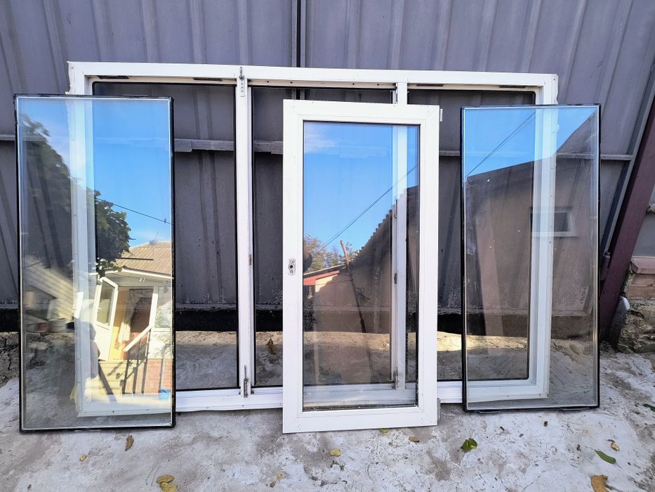 Вікно / балконна рама.