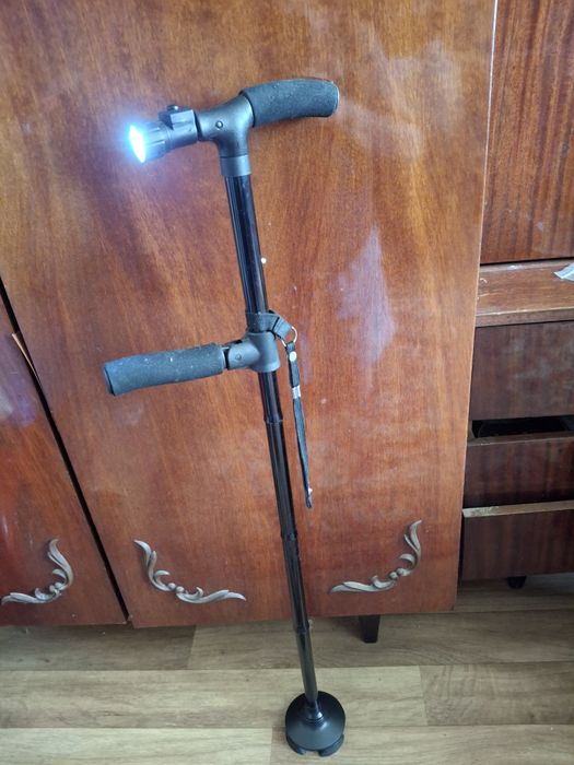 Палка для ходьбы с фонарём