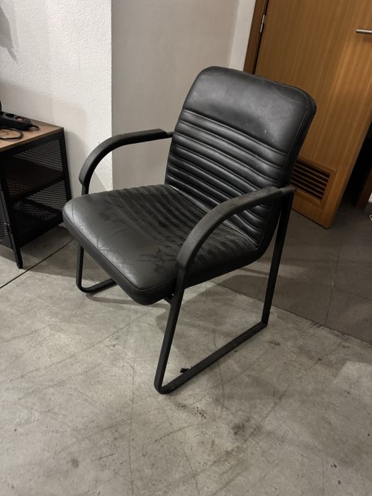 Cadeiras de escritorio pele sala reunioes