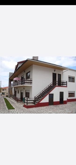 Casa tranquila com jardim perto das praias e com vista para o mar