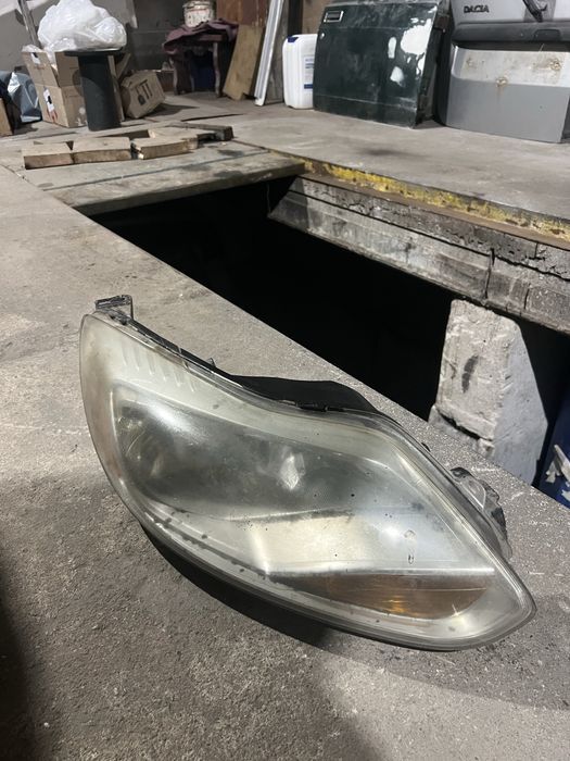 Продам фару ford focus 3