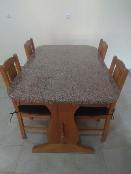 Mesa de Madeira de Carvalho com tampo em Granito