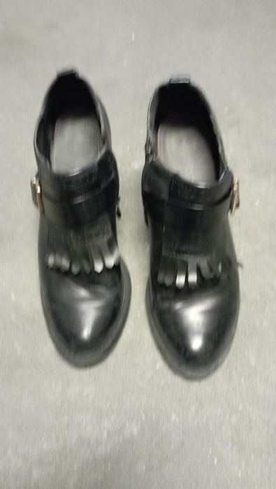 Botas preta e rosa são n38 e a última bota n40  n40