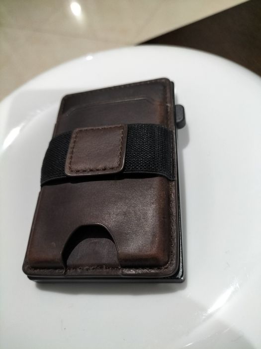 Porta cartões RFID em pele castanho
