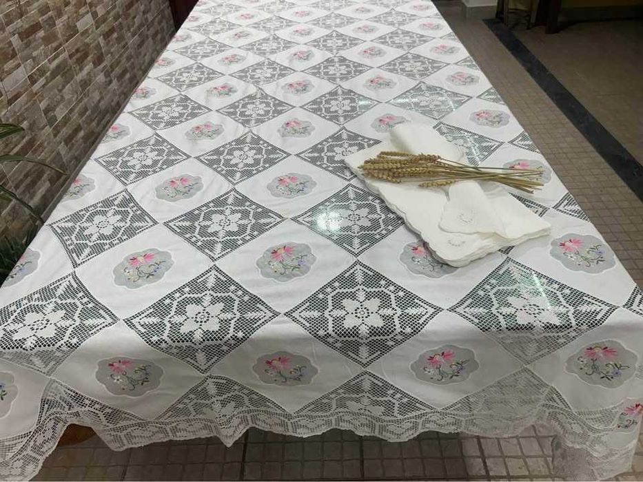 Toalha de Mesa em Linho e Renda Filé Artesanal + 12 Guardanapos