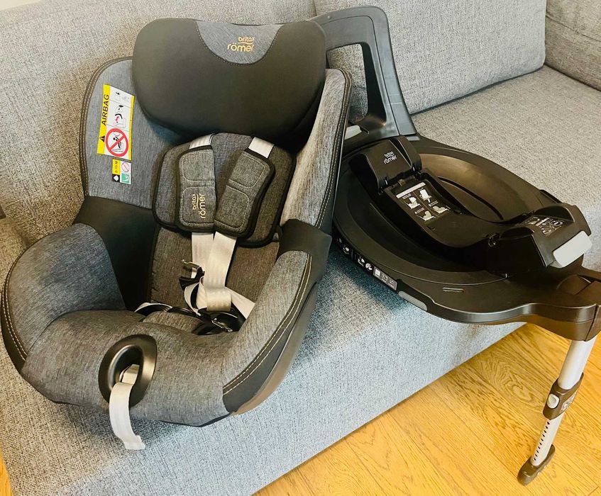 Fotelik Britax Romer Dualfix M i-size z bazą - stan jak nowy