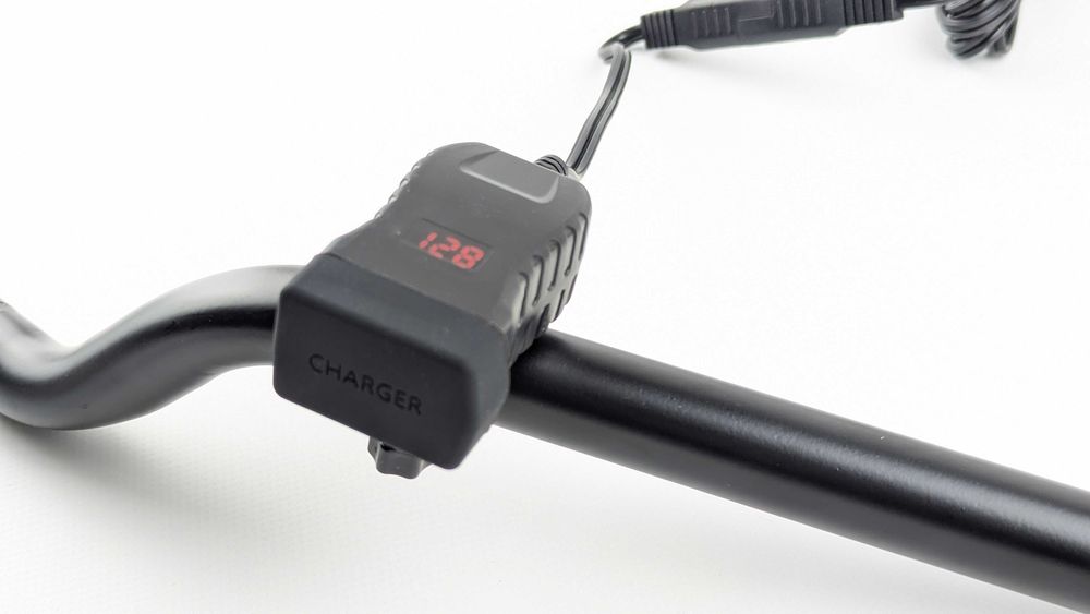 Зарядний пристрій USB + Type-C з вольтметром на кермо мотоцикла (QC3.0, 9-24V, IP67)