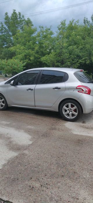 Peugeot 208 1.4hdi 2013