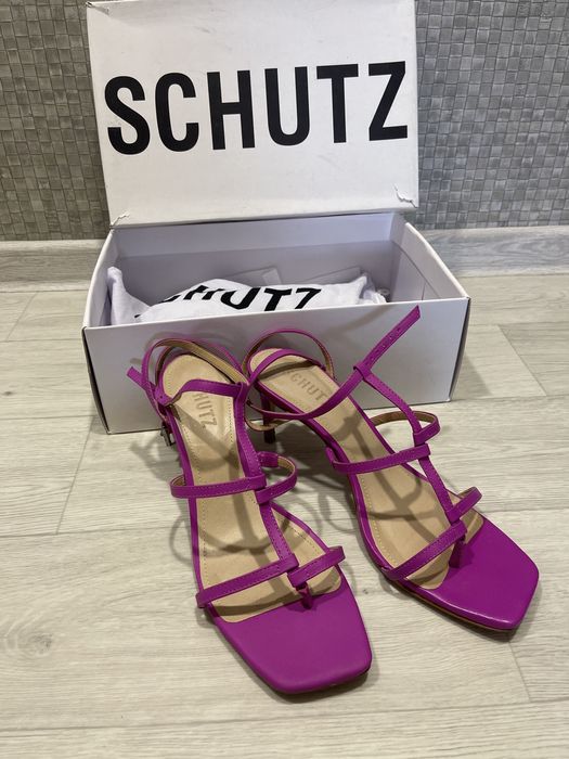 Продам босоножки SCHUTZ