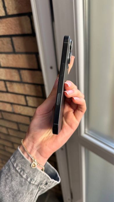 Apple iPhone  16 Pro 128Gb. (Black Titanium)