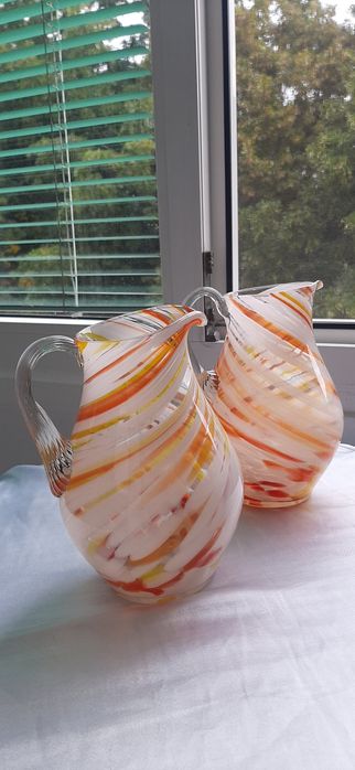 Продам две вазочки гутне стекло