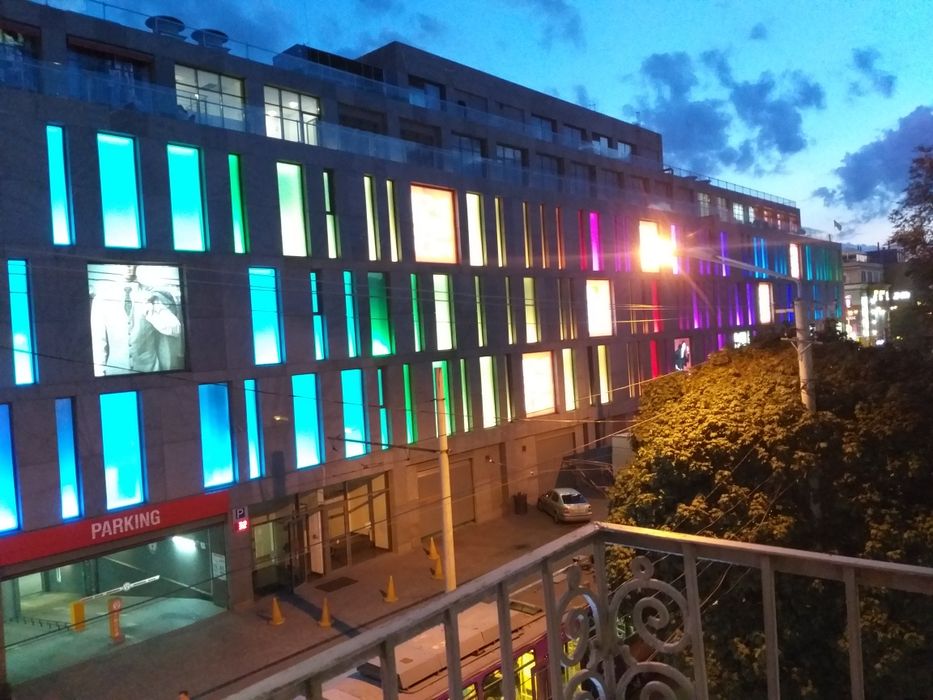 Посуточно, Просторная  квартира центр, Мост-Сити, паркоместо, Smart TV