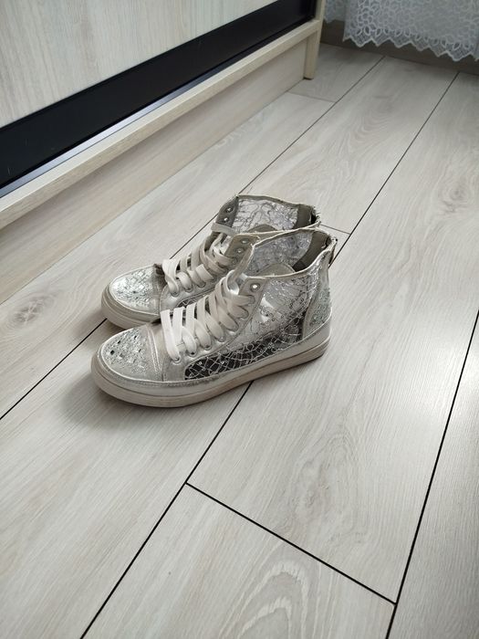 Кеди сріблясті розмір 38