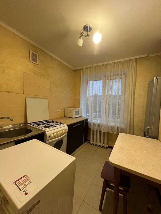 Продається 1 кім. біля парку Шевченка